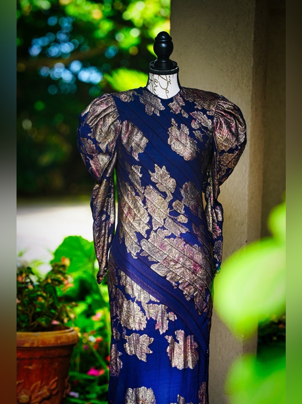 Judy Hornby Couture Navy & Metallic Floral Silk Gown – Size 8
